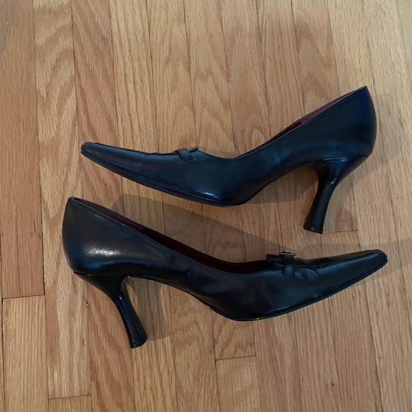 Nine West Size 8 Black leather pumps. - Picture 4 of 14